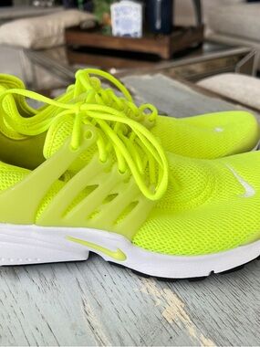 Nike Air Presto Volt Women’s Mesh Lace-Up Sneakers